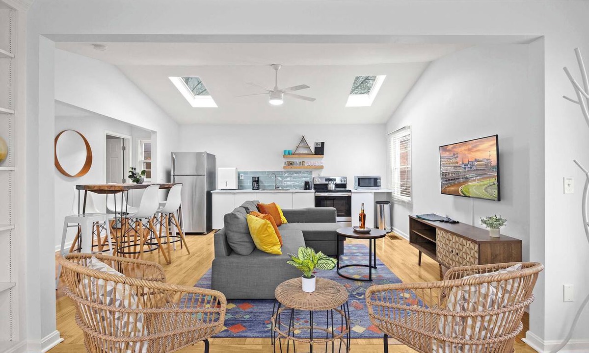 Cherokee Triangle Apartment | Spacious Highlands retreat near Bardstown Road!