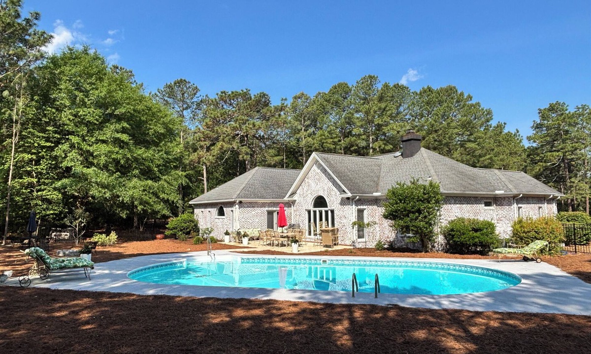 Pinehurst House | Spacious Home, Private Pool, Near Pinehurst Resort. Beautifully Updated in 2023.