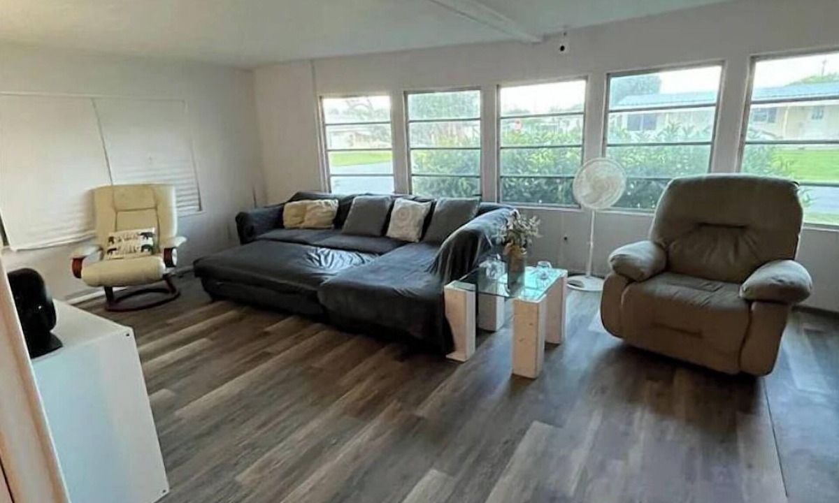 Hobe Sound House | Spacious modern home in convenient location in great neighborhood.