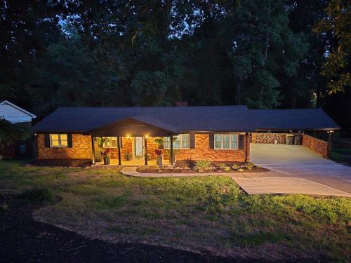 Kannapolis House | Spacious, Renovated, 5-bedroom Retreat, Near I-85