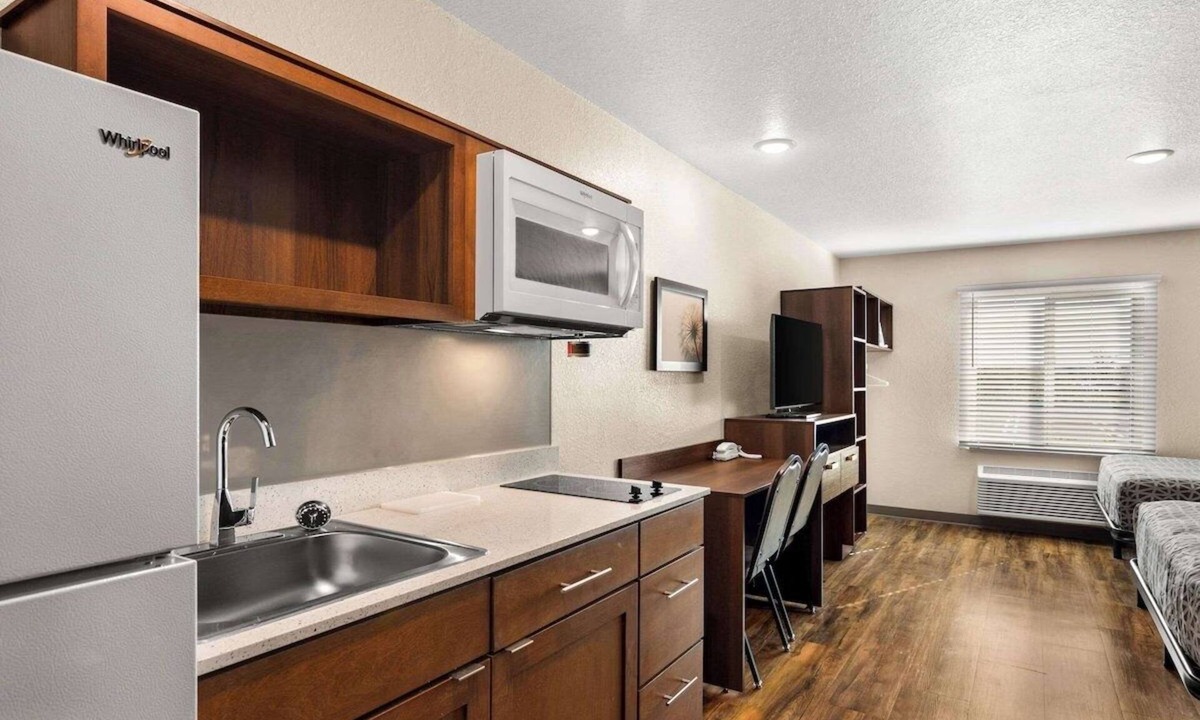 Port Saint Lucie Hotel | Spacious Suite | 1 King Bed | Near Port St. Lucie Pkwy