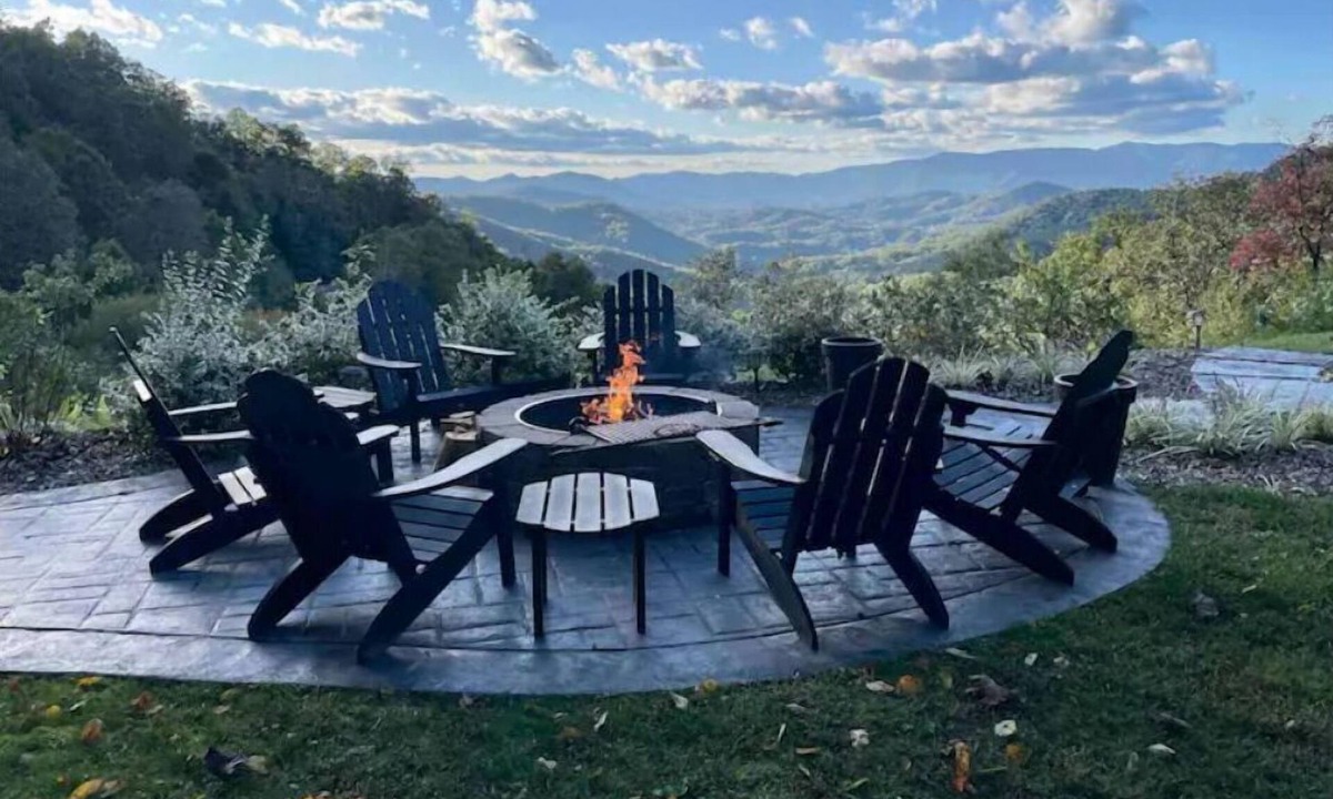 Bryson City Cabin | Spectacular views minutes from Bryson City, fire pit and brand new hot tub!