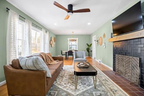 Greensboro House | Sports Bar, Fenced Yard, 2 Kings, Bunkroom, 6 TV