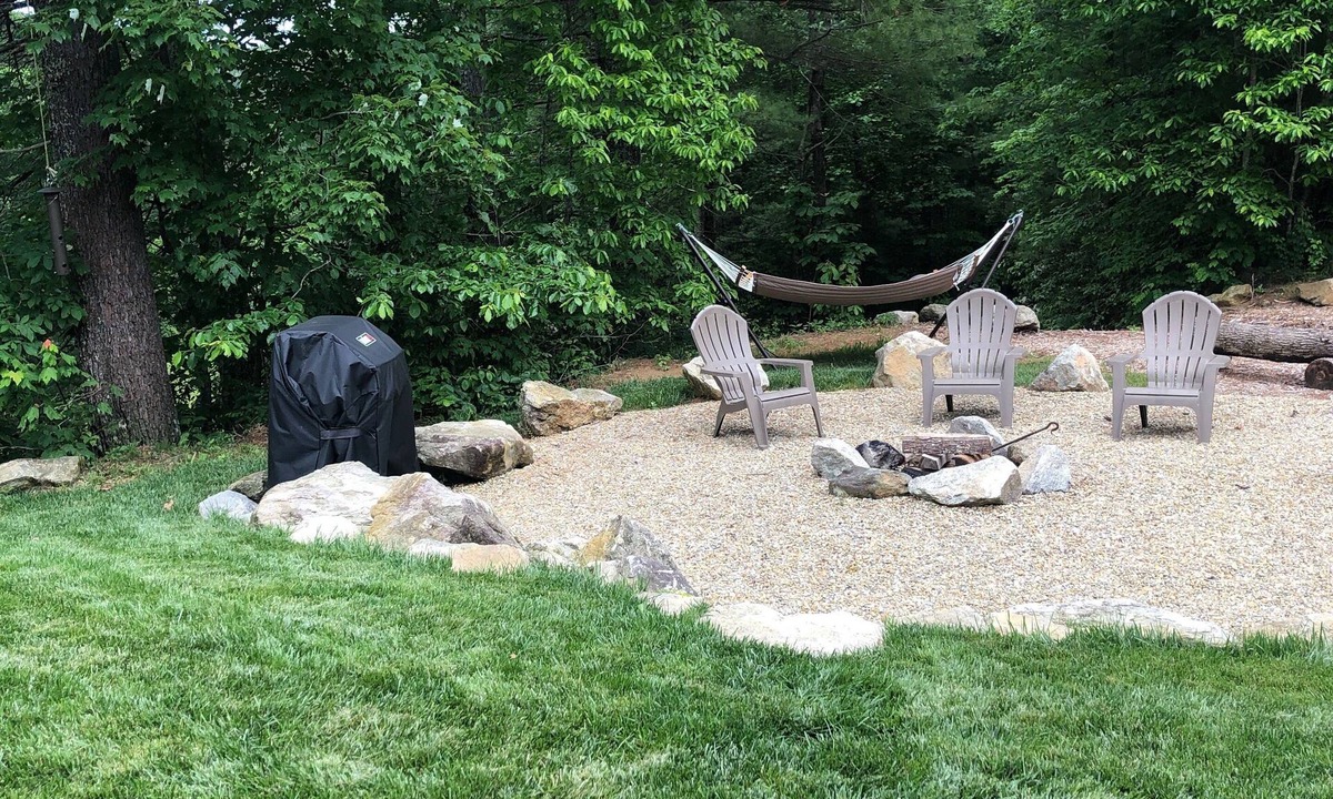 Saluda House | Spring is in the air! Come enjoy this mountain retreat!
