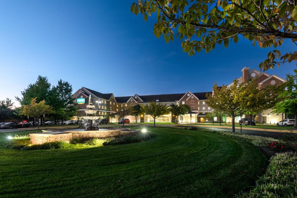 Chantilly Hotel | Staybridge Suites Chantilly Dulles Airport by IHG