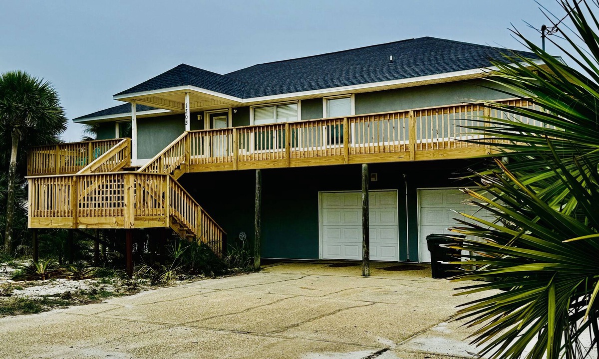 Toilla Segunda House | Steps from the Sugar White Sand Beaches!