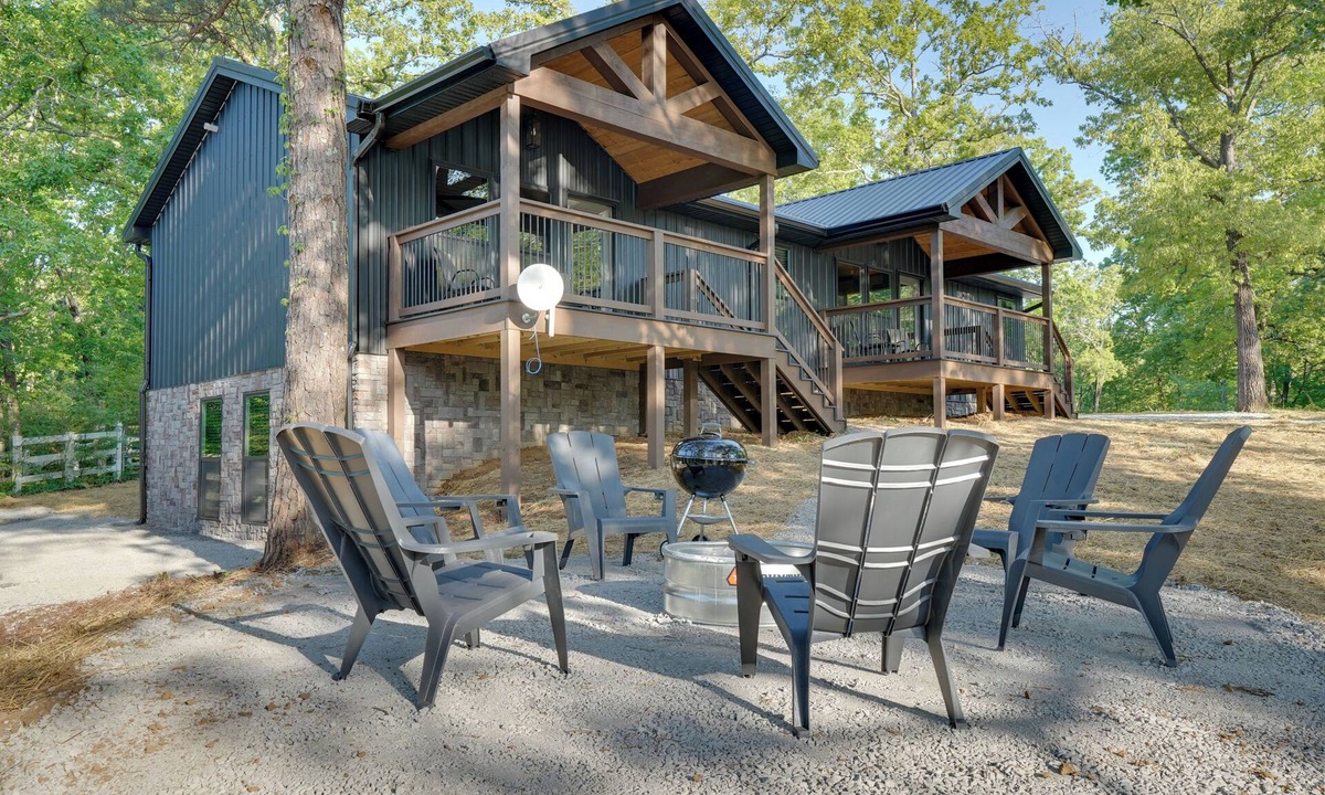 Murray Condo | Steps to Lake! Pet-Friendly Murray Retreat w/Deck
