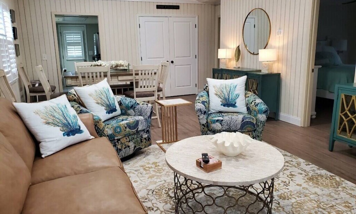 Myrtle Beach Cottage | Steps to the BEACH! Ocean Annie's 2 Kings