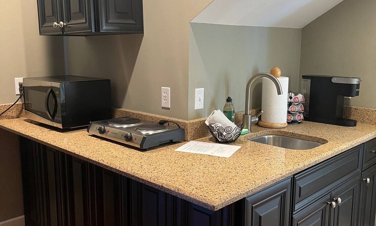Tallahassee Apartment | Studio Apartment in the heart of Midtown- great for Legislative Session!