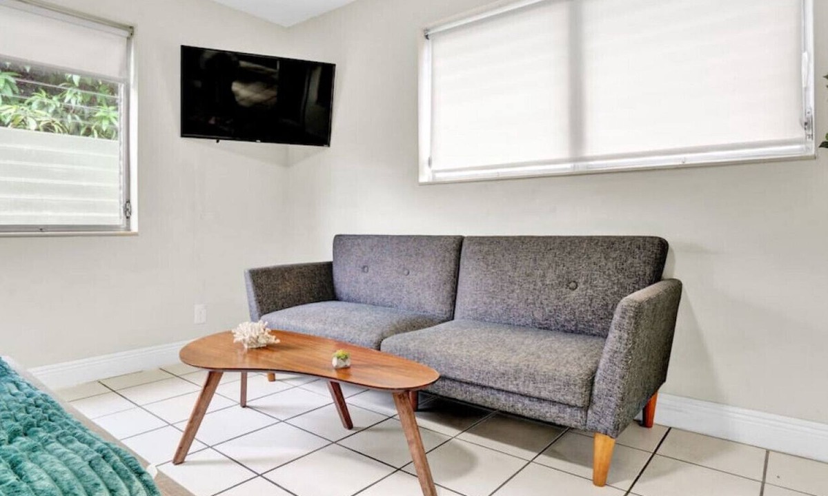 Lake Ridge Apartment | Studio APT Close to Sunrise Blvd and Galleria Mall