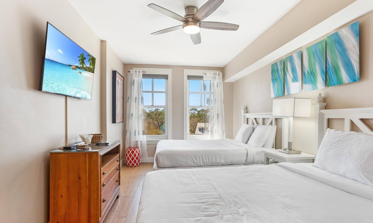 Baytowne Wharf Condo | Studio Unit ~ Bayside Gated Resort ~ Kitchenette