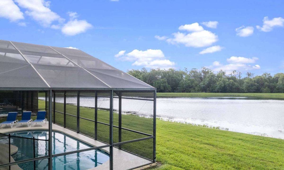 Cumbrian Lakes House | Stunning 4bed/3.5 bath pool home, great location, gated community, lake views.