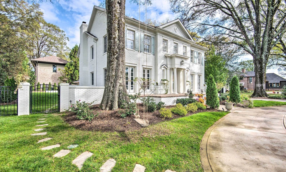 Wendover - Sedgewood House | Stunning Charlotte Home: Private Pool!