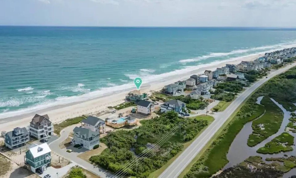 McCutcheon Field House | STUNNING OCEANFRONT MANSION, PRIV BEACH, SHARED POOL, 7BED 6BATH, SLEEPS 17