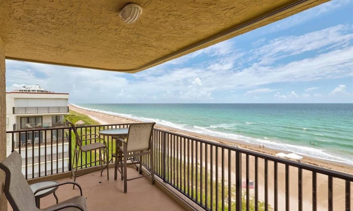 Hutchinson Island South Condo | Stunning Oceanfront Views!