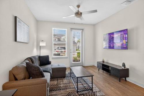 Arlington Apartment | Stylish 1BR Apt| King Bed| Pool | Close to Beach