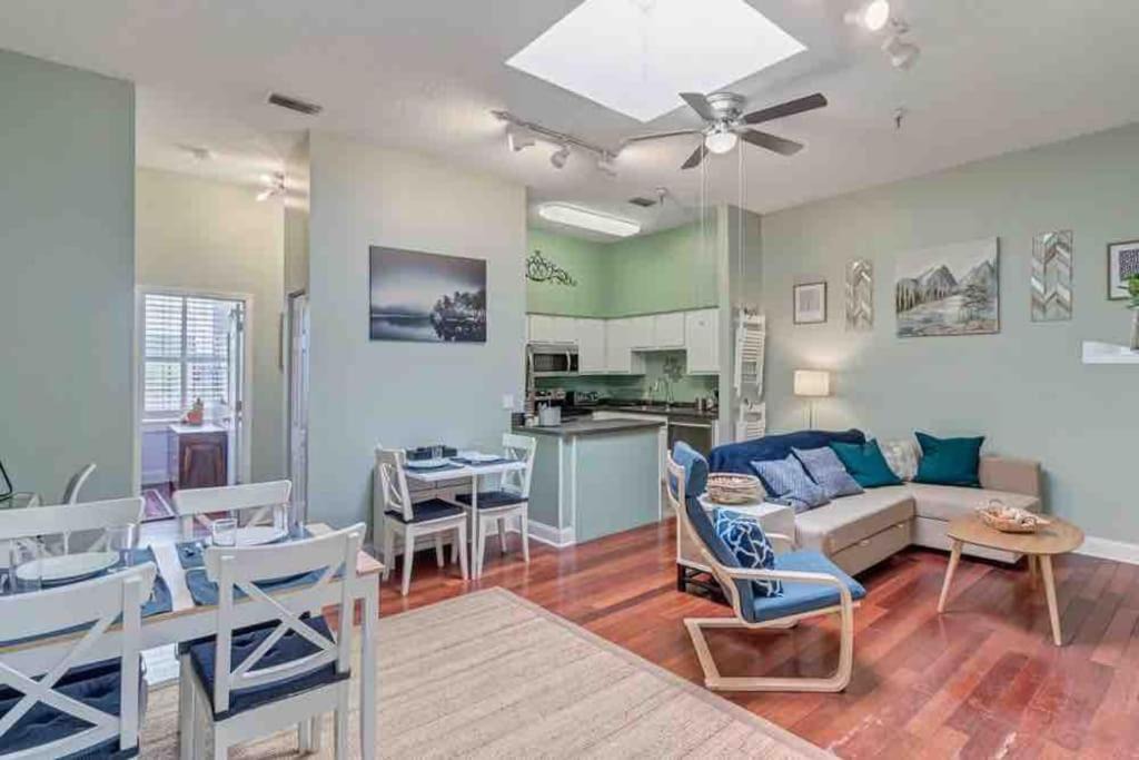 Springfield Apartment | Stylish 2 BR apartment - perfect for relaxing!