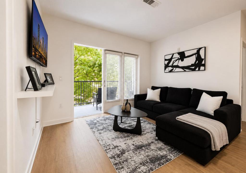 Cherry Apartment | Stylish 2BR Charlotte Stay Pool Gym & BBQ