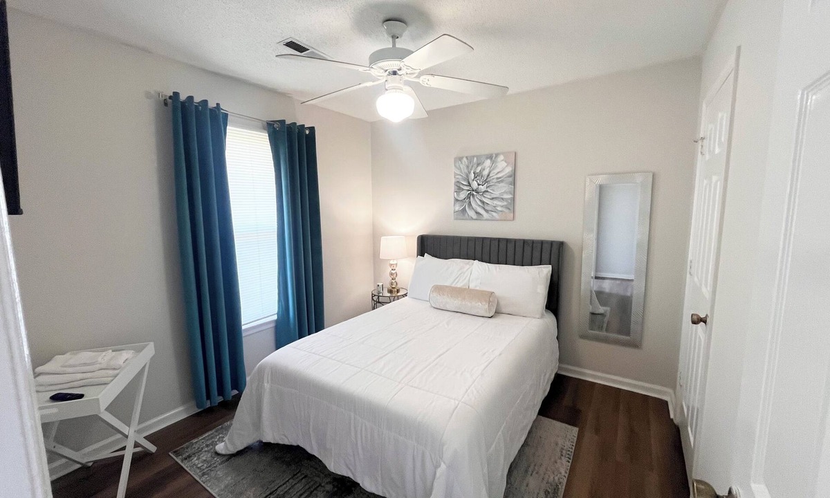 Greensboro House | Stylish Fully Private 2BR 2BA Townhome