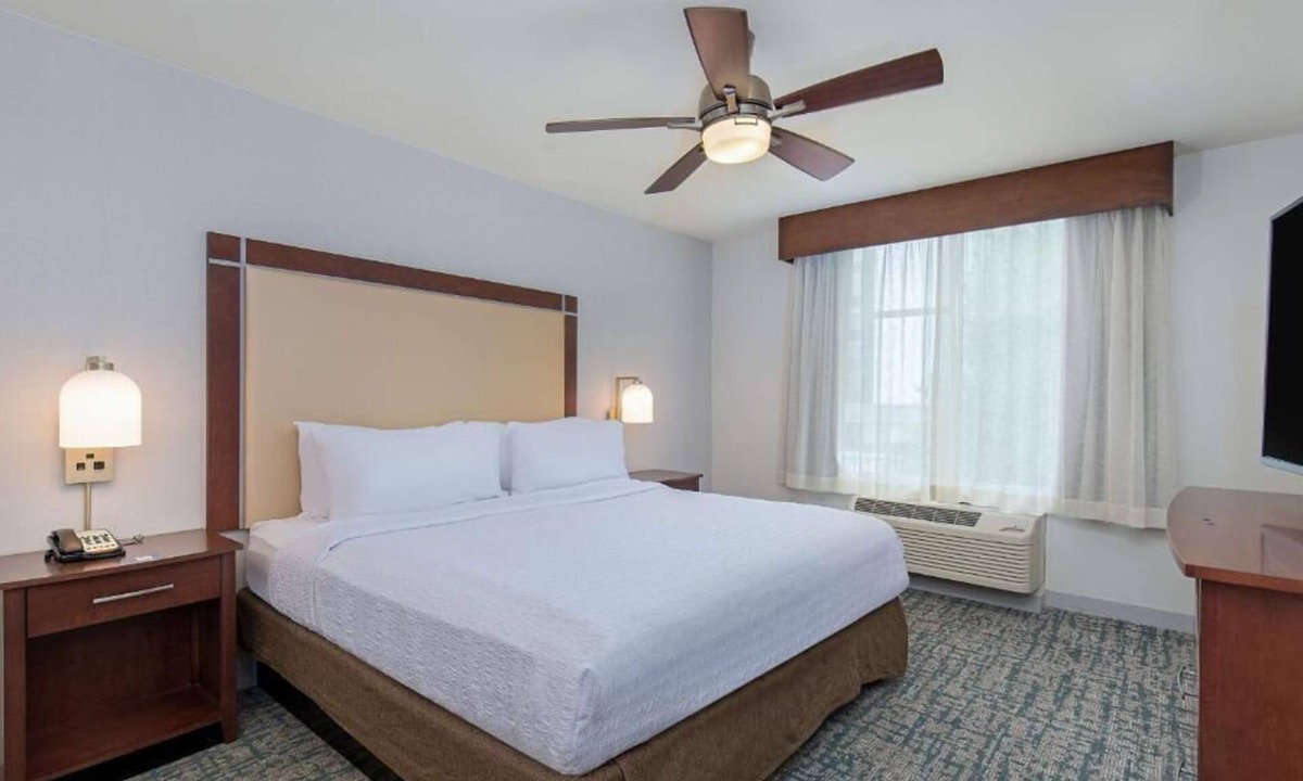Sandy Springs Hotel | Stylish Suite | 1 King Bed | Near Perimeter Center Atlanta
