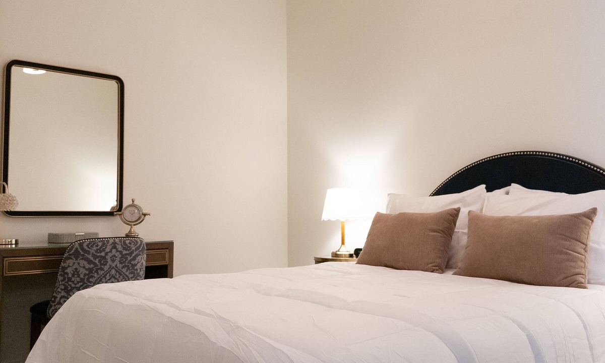 Wynwood Art District Condo | Stylish Wynwood Studio | Pool, Arts District 1 Queen Bed -1 Queen Sofa 4 Guest