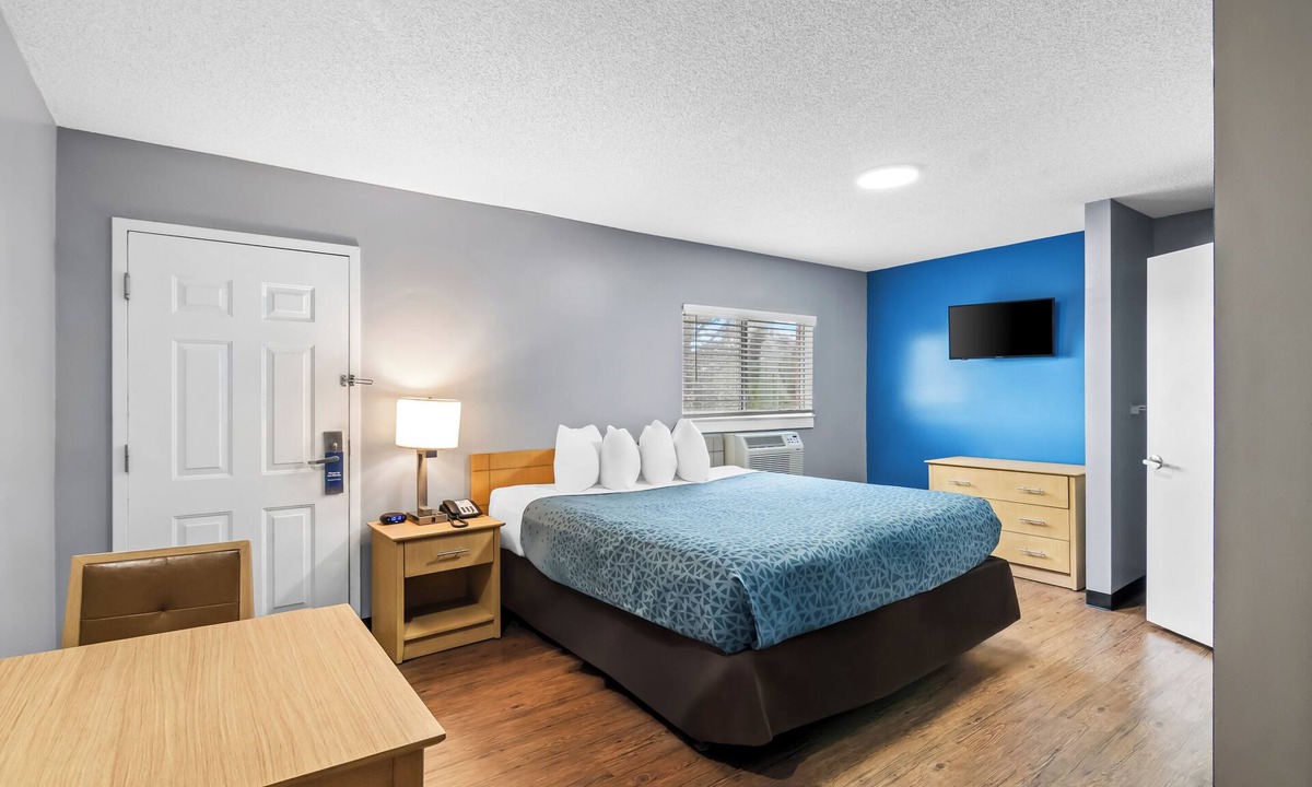 Stuart Hotel | Suburban Studios Stuart near Federal Hwy 1