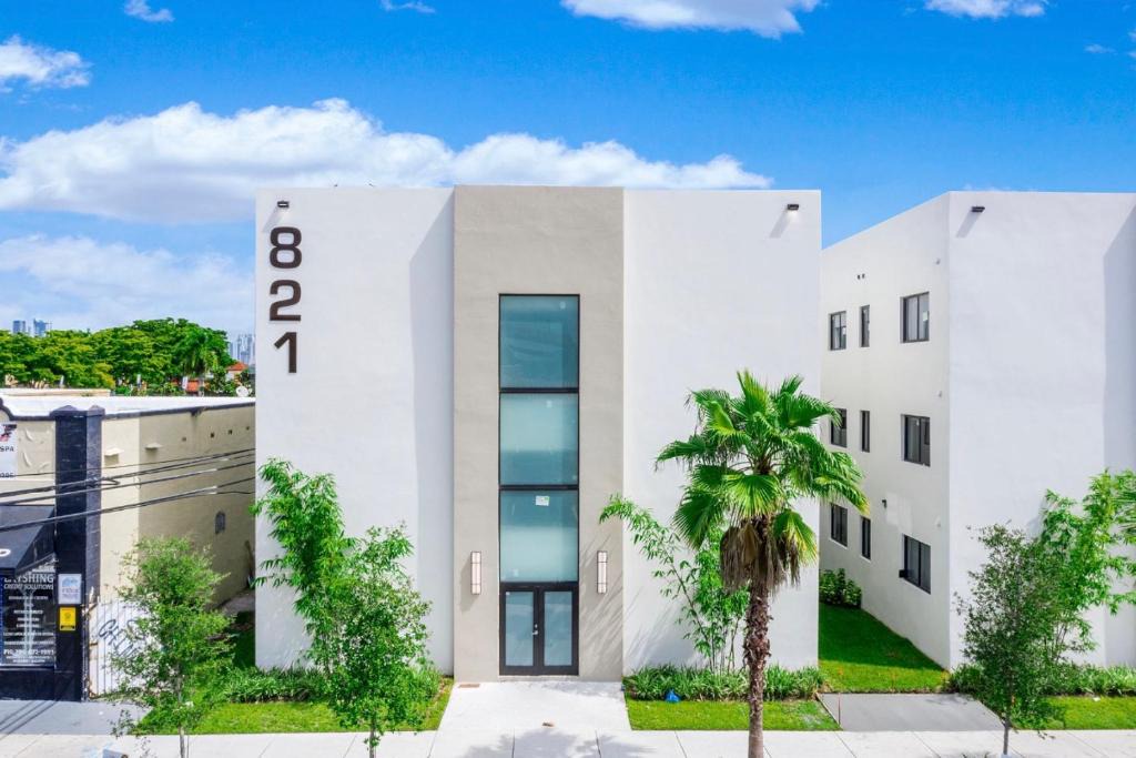 Coral Way Apartment | Sugar & Salsa LITTLE HABANA