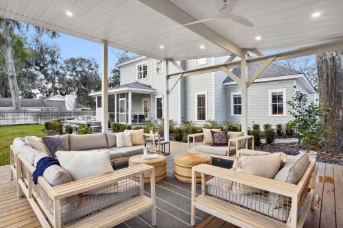 Whitemarsh Island House | Sunlit Savannah Retreat Hot Tub