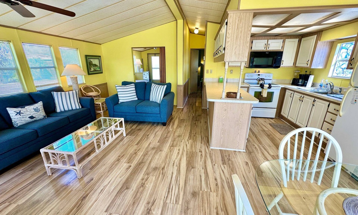 Nettles Island House | Sunny, 2 bedroom bungalow on corner lot!
