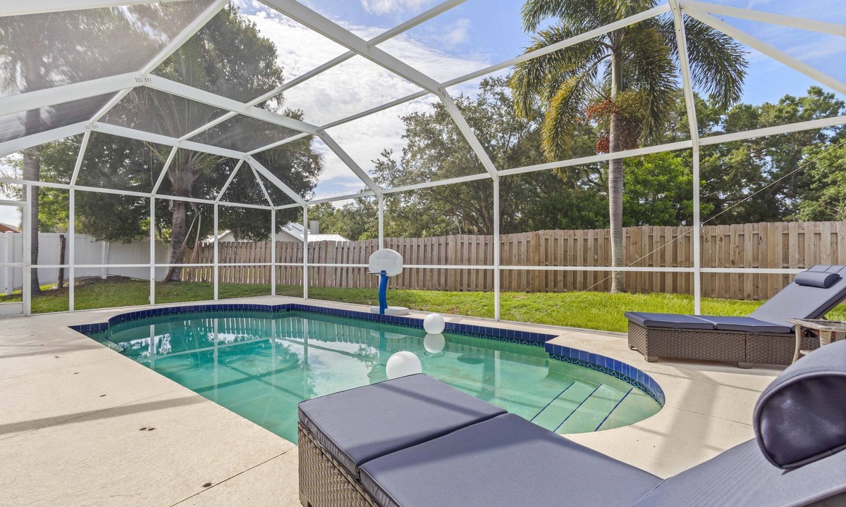 Country Oaks House | Sunny Days-Family Friendly - Private Heated Pool - Near SRQ, UTC, DT, Beaches