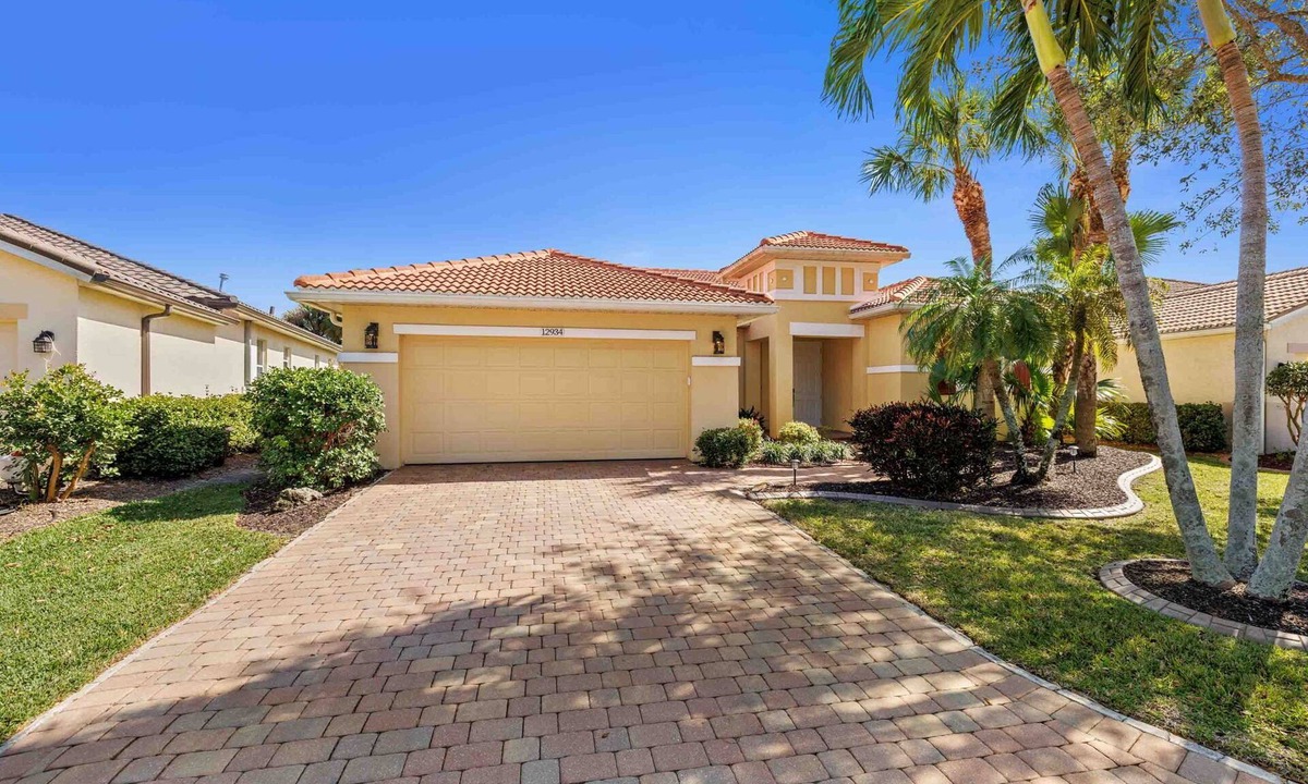 Timber Ridge House | Sunny FL home! Beautiful pool setting! Close to Beaches! Peaceful neighborhood!