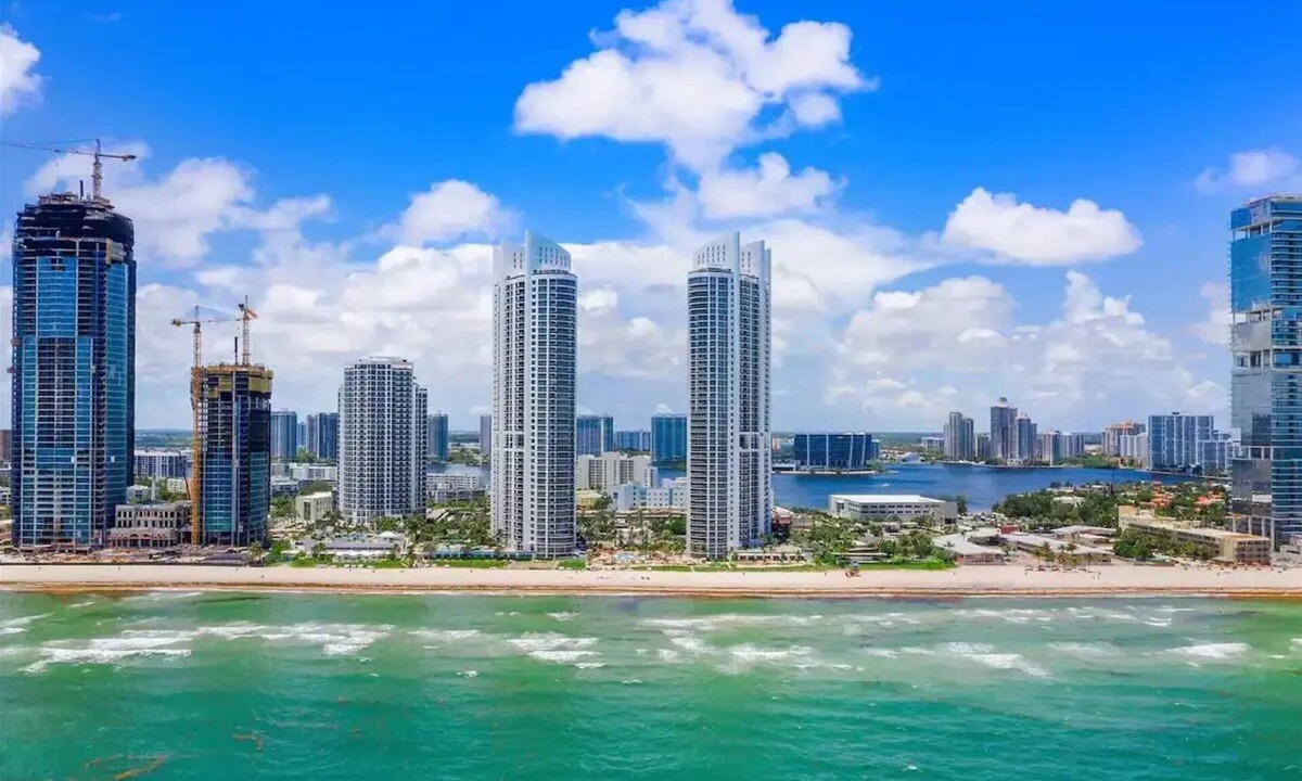 Sunny Isles Beach House | SUNNY ISLES MIAMI - Beach Front Resort