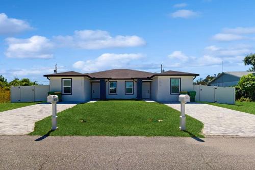 Englewood East House | Sunny Shores