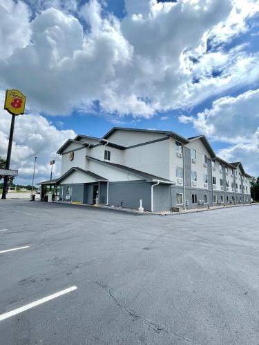 North Corbin Hotel | Super 8 by Wyndham Corbin KY