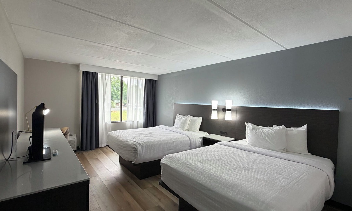 East Forest Hotel | SureStay by Best Western Charlotte Matthews