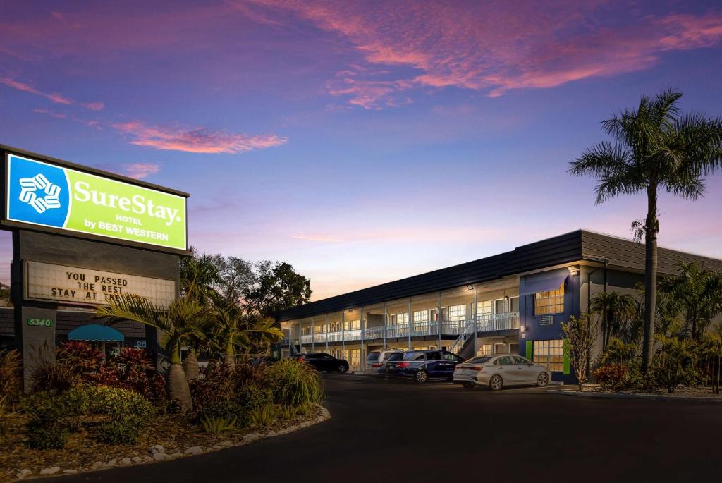 Surestay Hotel | North Trail