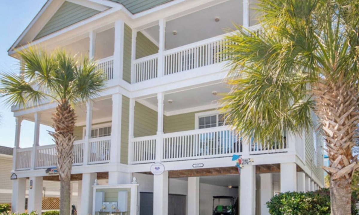 Surfside Beach House | Surfside Beach 5 Bdr, Walk 2 Beach, Priv Pool, Putt Green, Golf Cart