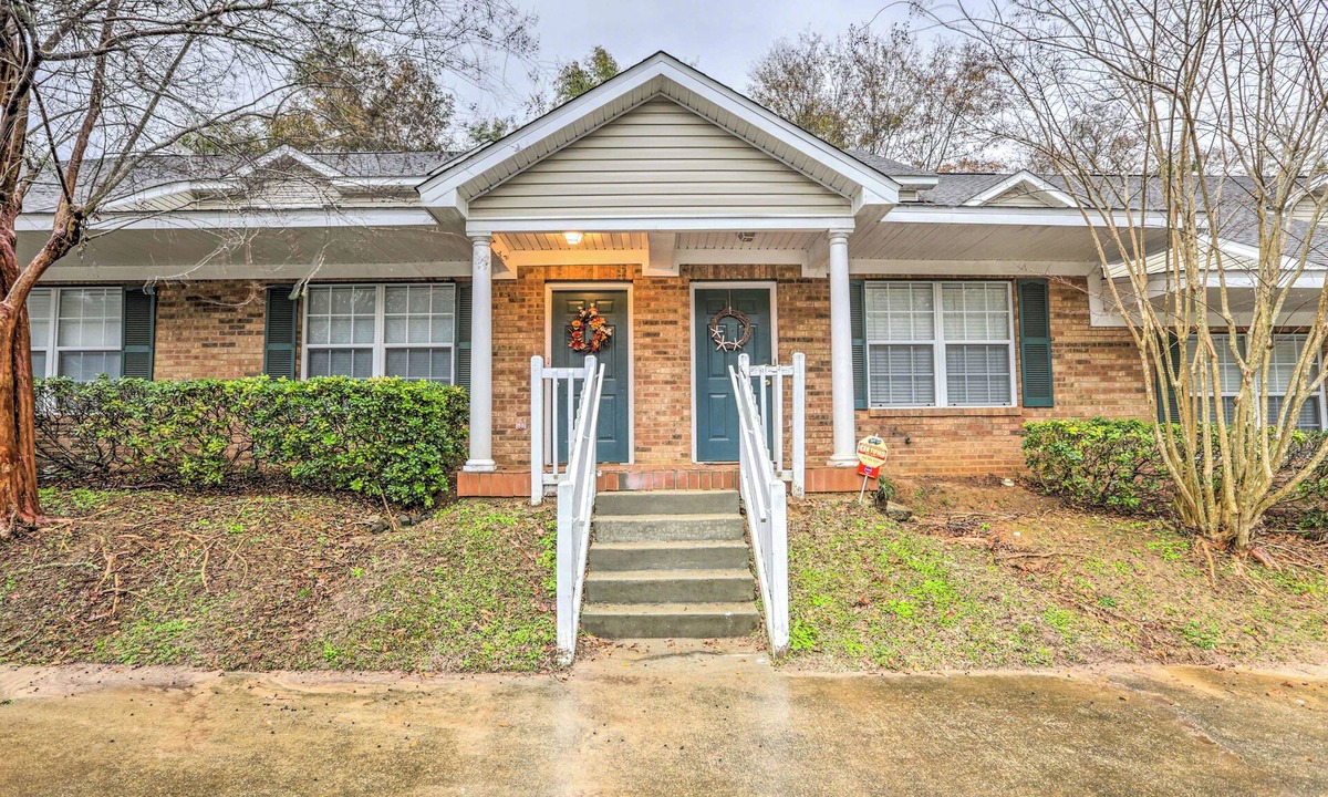 Tallahassee House | Tallahassee Townhome 4 Mi to College Town!