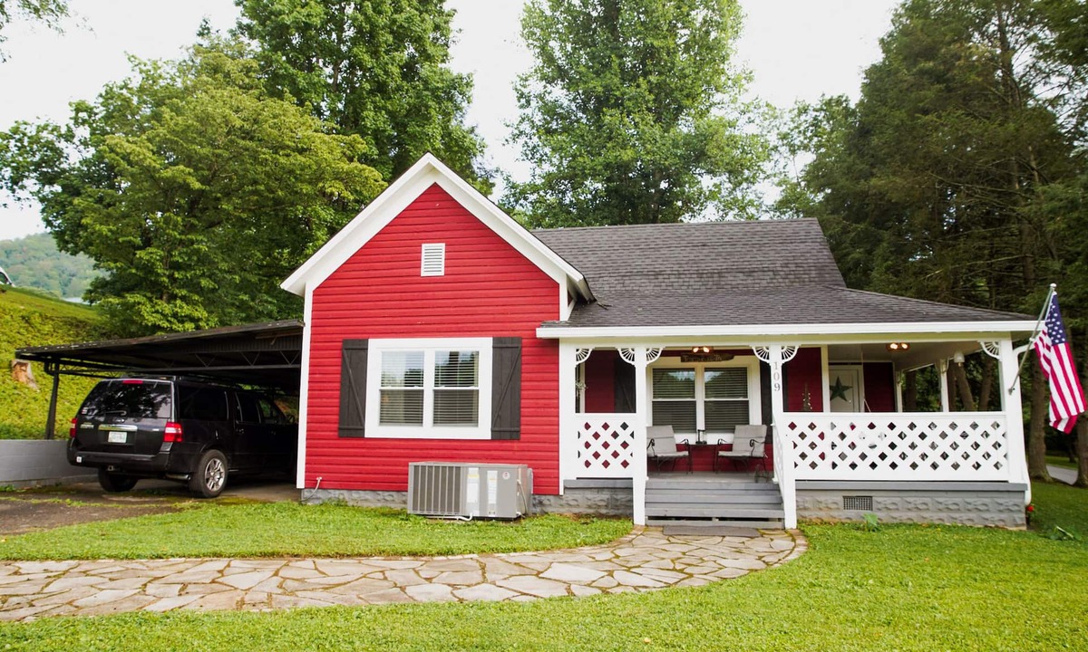 Townsend House | The Biketrail Bungalow-easily accessible and convenient to everything