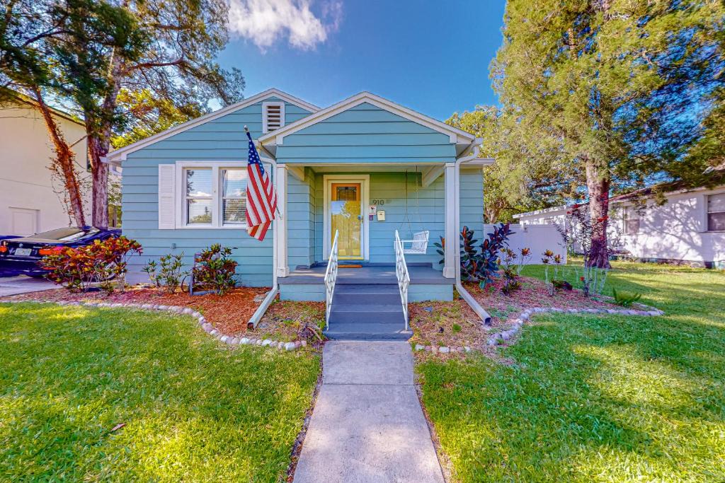 Riverside Heights House | The Blue Bird