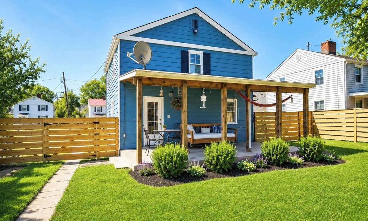 Roanoke House | The BlueBird~ Charming & Central 3BR in Roanoke