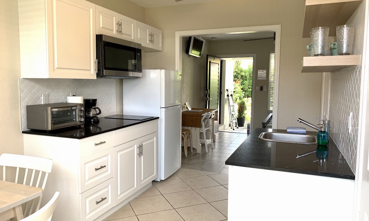 Royal Poinciana House | THE BUSH HOUSE - Premium House for 2 1BR 1BA Studio
