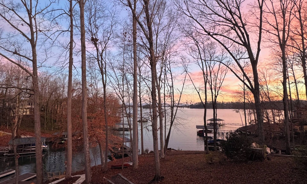 Seneca House | The Canoe House - Multi Family/Elder Friendly 6 BE/4 BA - Clemson + Golf Outings
