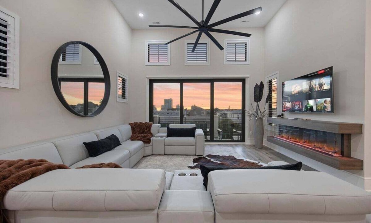 Cherry Grove Beach House | The Chateau | Lux 5BR Home w/Heated Pool + Spa