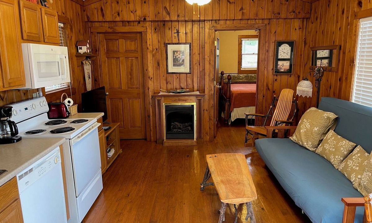 Clayton Cottage | The Clear View Cottage - Romantic 1 BR/1 bath with large deck & hot tub