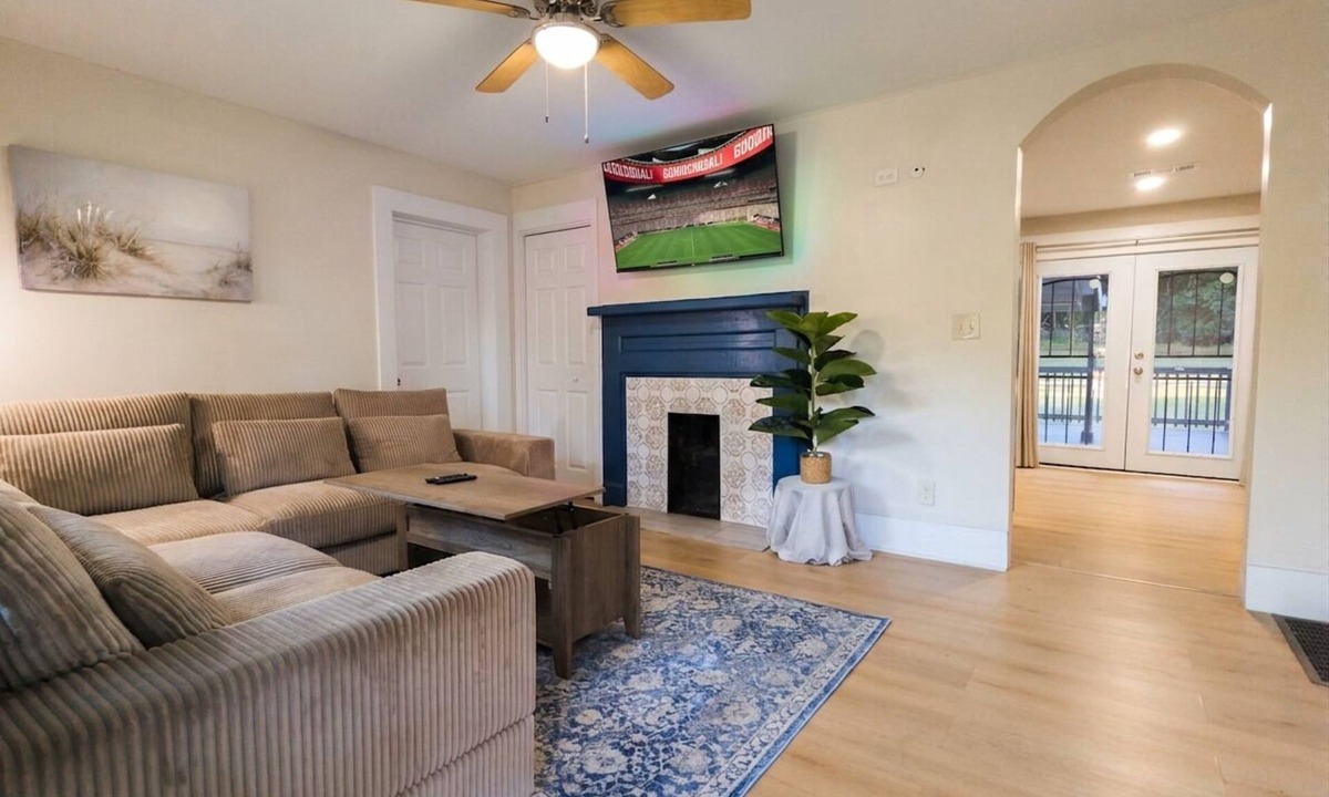 Lithonia House | The Crestwood - 3BR/2BA Ranch Home - 25 Min to Atlanta - Sleeps 6