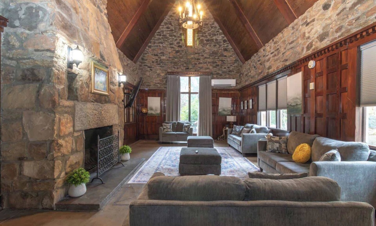 Columbus House | The Dinglewood Castle An Unparalleled Experience