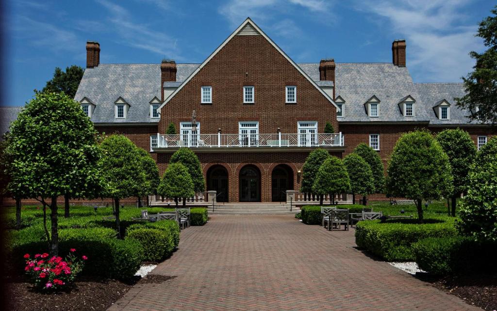 Fentress Hotel | The Founders Inn & Spa Tapestry Collection By Hilton