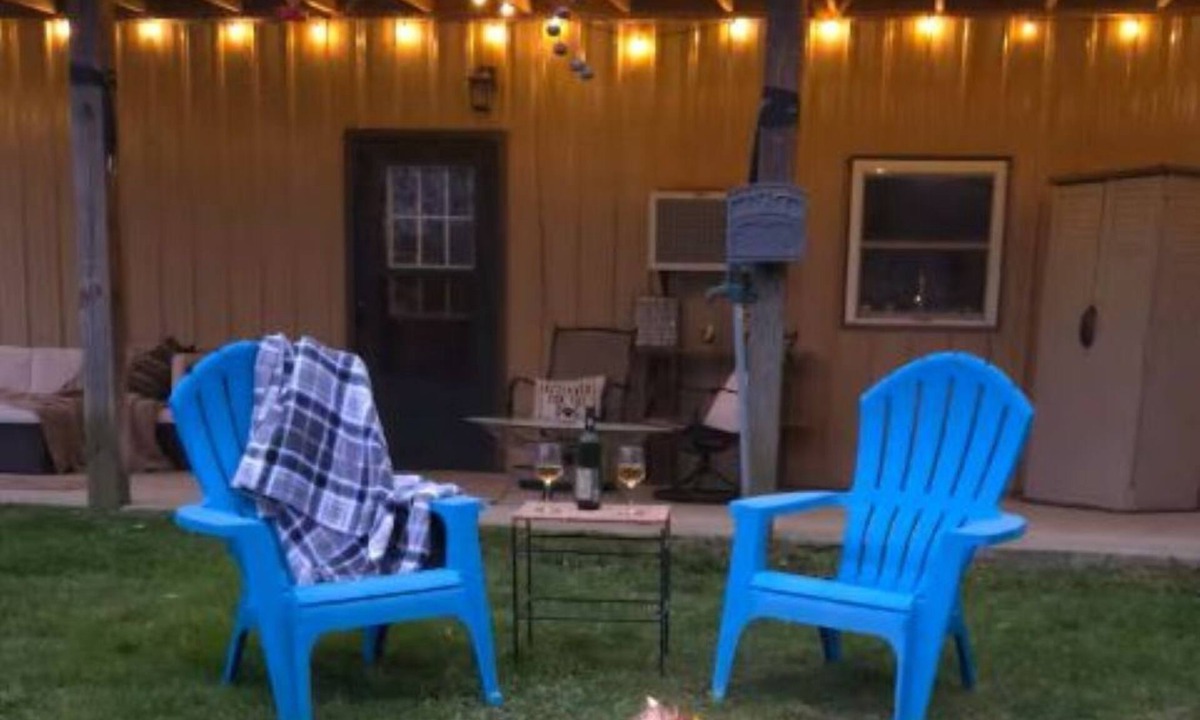 Evensville House | The Hideaway - Private Mini-Farm Retreat for two