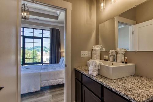 Sevierville Hotel | The Historic Central, a New Hotel Collection Property